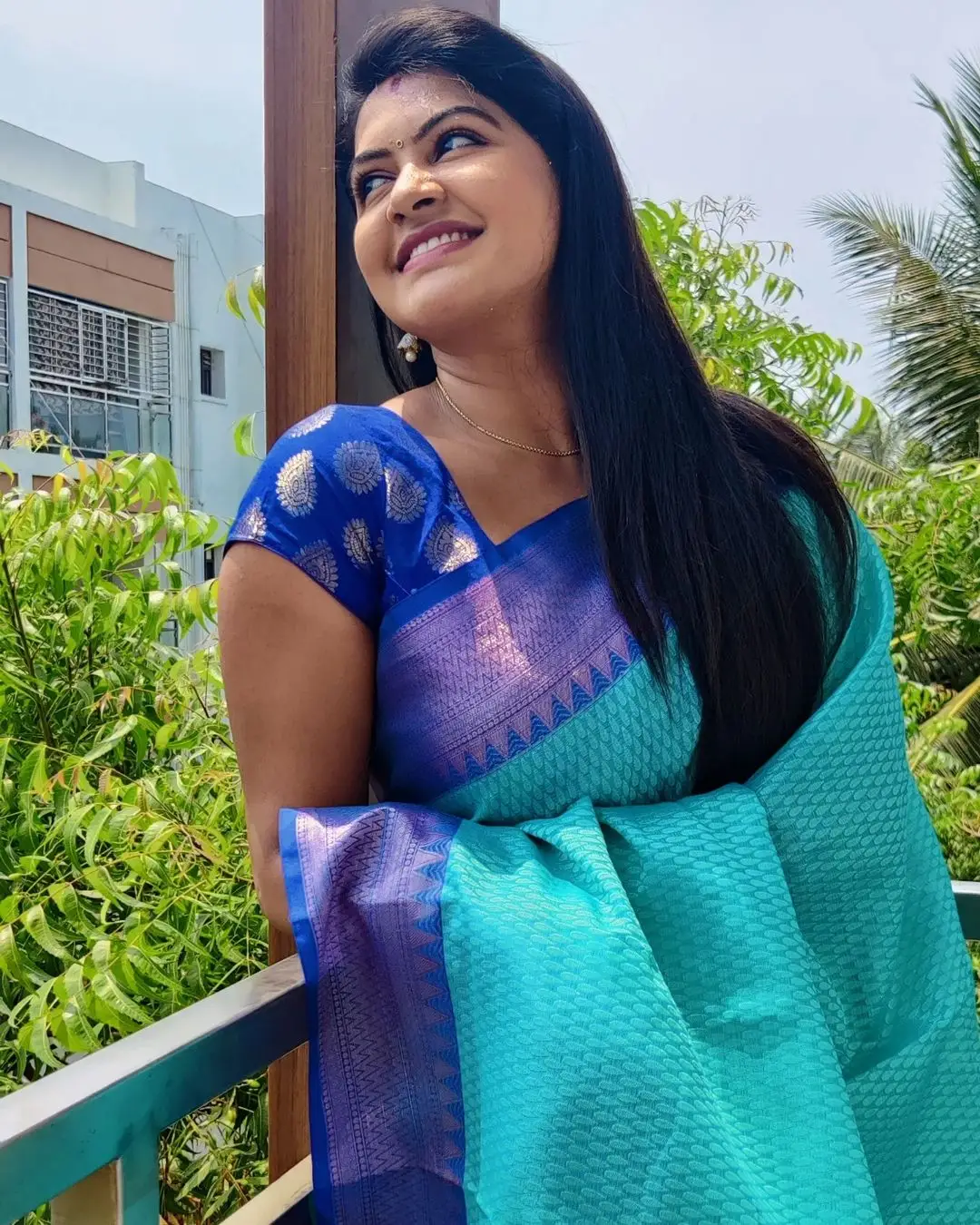 Tamil TV Actress Rachitha Mahalakshmi Photos In Blue Saree Blouse